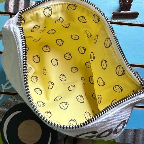 Sun Bum Good Vibes Pouch 🐒 5 Items for $25 - Picture 4 of 6